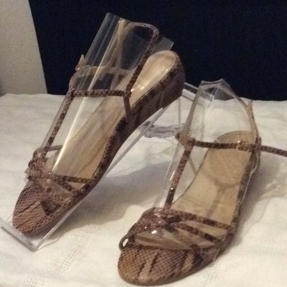 Stuart Weitzman  Low wedge A print sandals #7M.